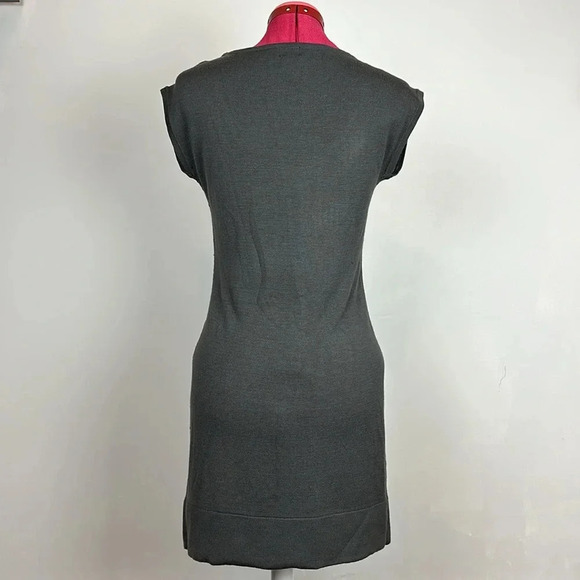 Grey sequin stretch knit sleeveless evening dress with scoop neck wide hem - Picture 3 of 4